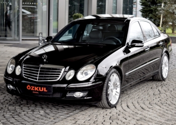 2008 MERCEDES E200