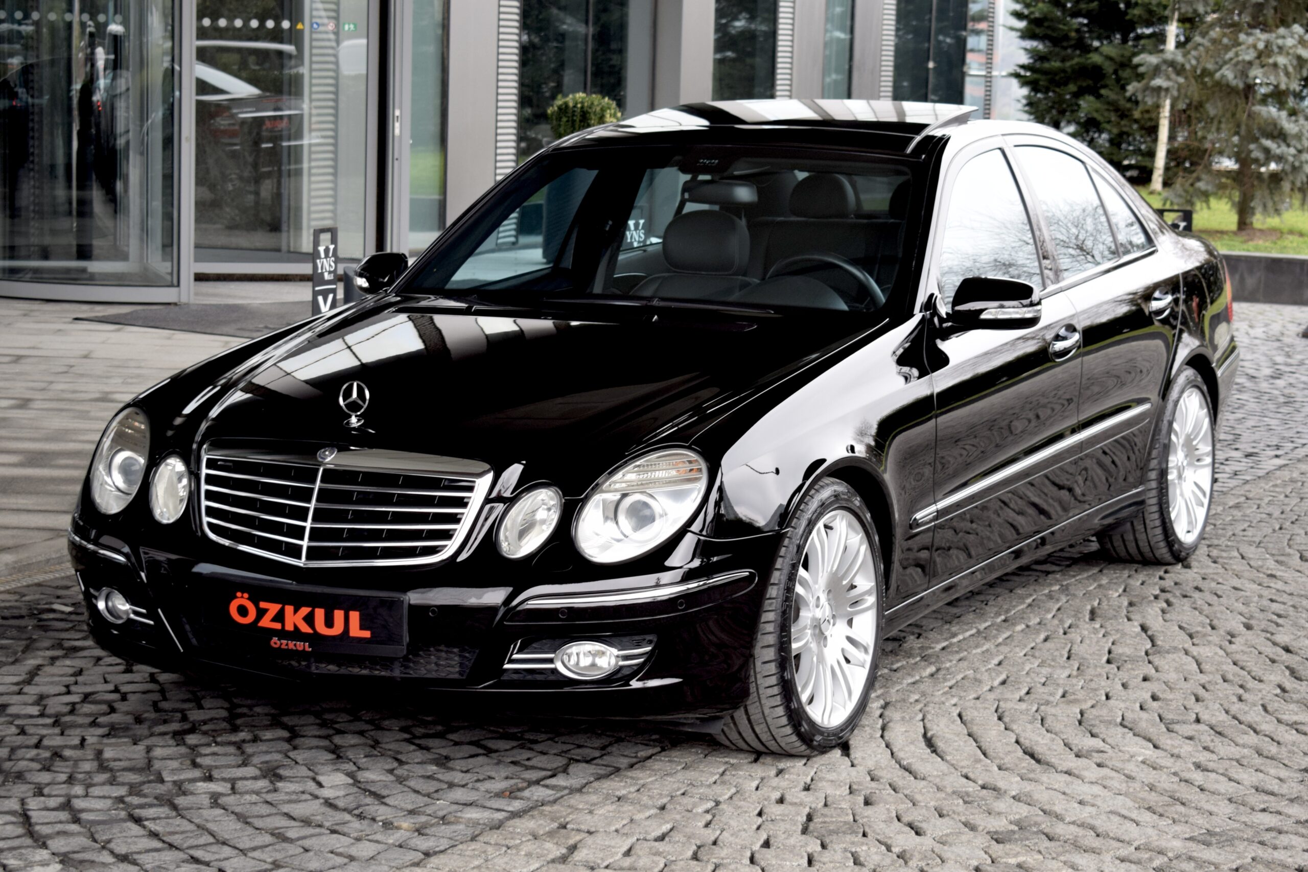 2008 MERCEDES E200