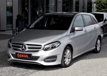 2015 MERCEDES B180