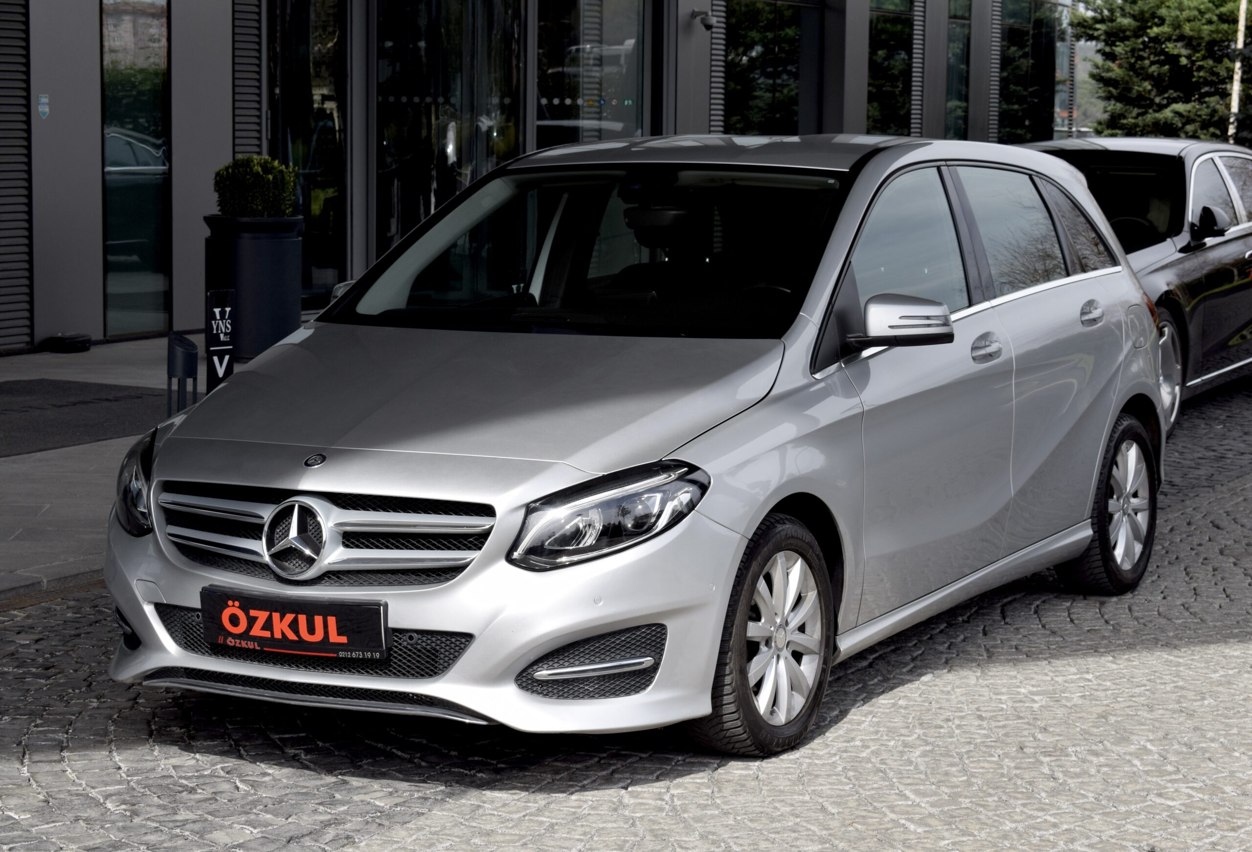 2015 MERCEDES B180