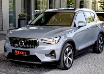2022 VOLVO XC40
