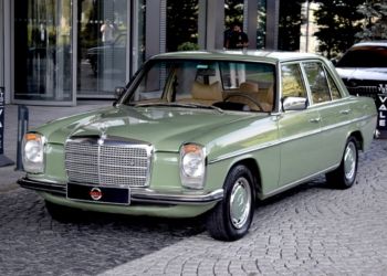 1975 MERCEDES 230.4