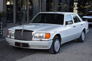 1990 MERCEDES 300 SE