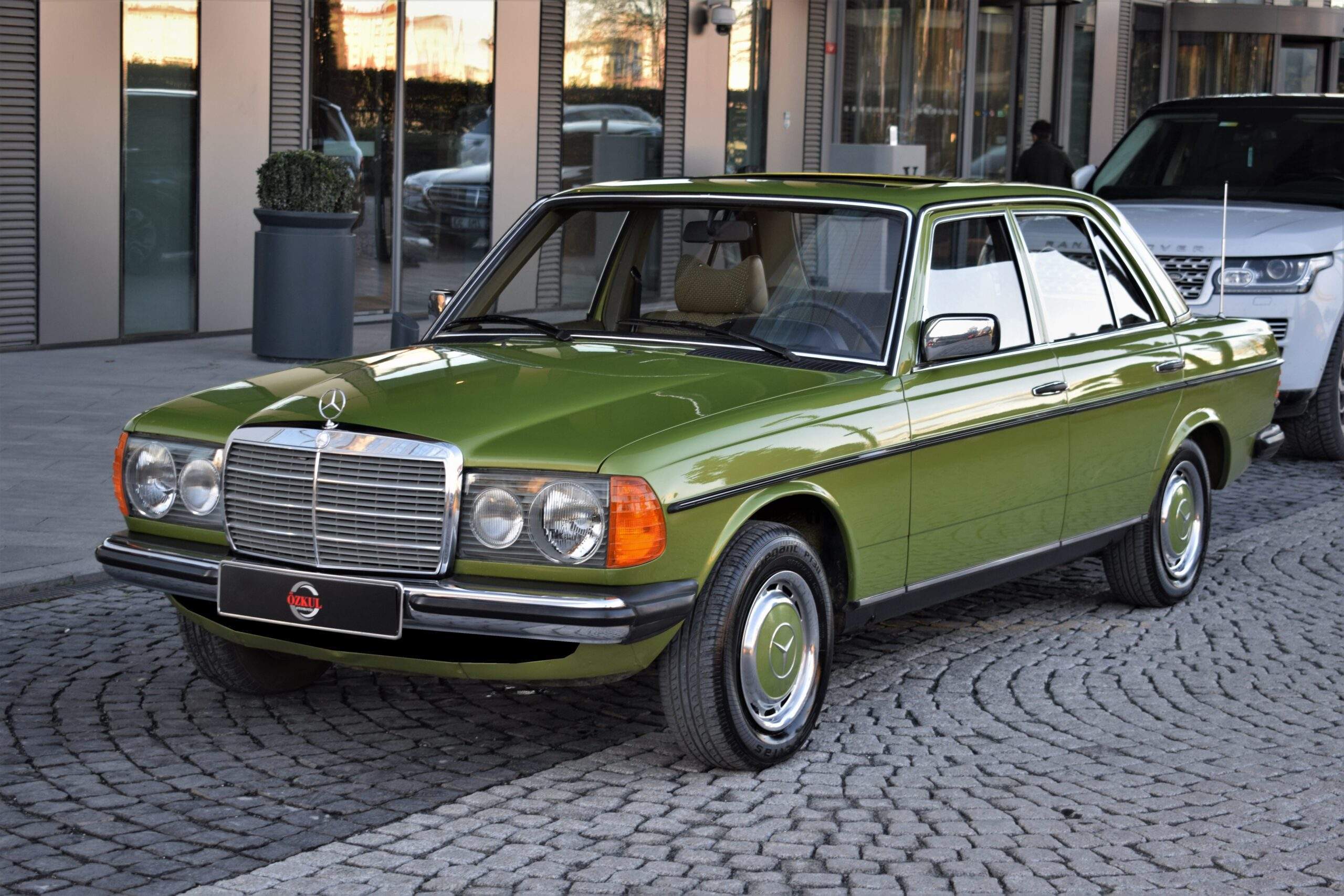 1977 MERCEDES 250