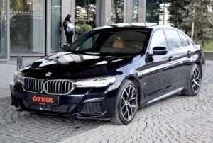 2022 BMW 5.20i M SPORT CARBON SCHWARZ