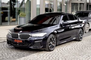2022 BMW 5.20i M SPORT CARBON SCHWARZ