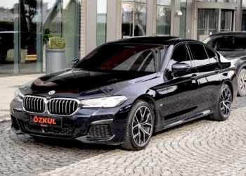 2022 BMW 5.20i M SPORT CARBON SCHWARZ