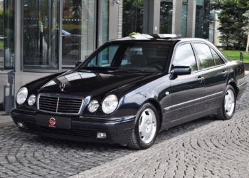 1998 MERCEDES E240 AVANTGARDE